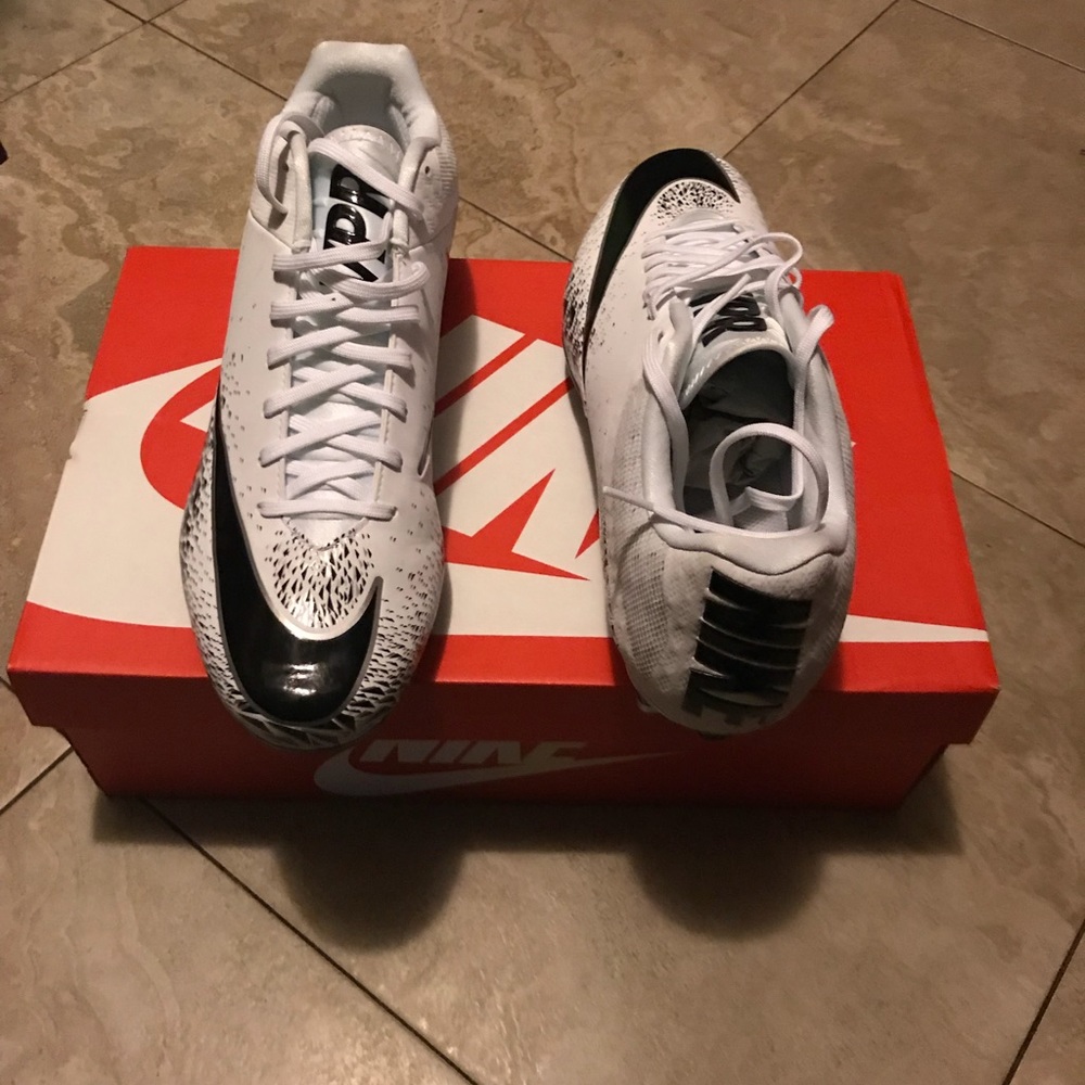 Cleats - Picture 5 of 8